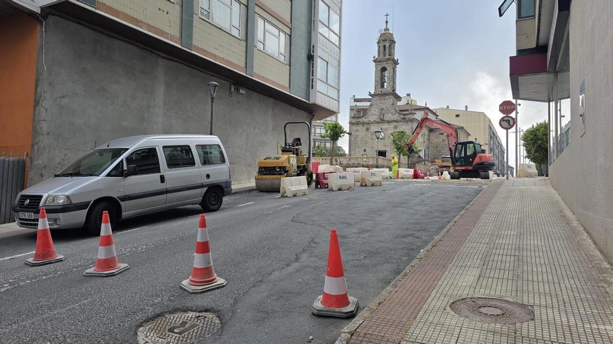 Cierre de la Calle Castros de Toiriz en Silleda por la obra del cruce de Avenida do Parque.