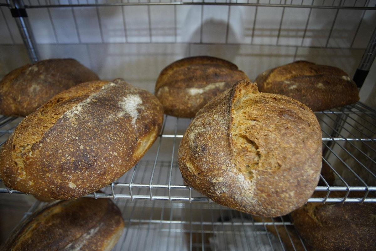 Agnès Julià, del forn de pa Lleva't a Avinyonet de Puigventós i les seves elaboracions Agnès Julià, del forn de pa Lleva't a Avinyonet de Puigventós i les seves elaboracions