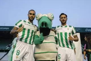 El Córdoba CF recupera el blanquiverde en sus camisetas para la temporada 23-24 en Primera RFEF