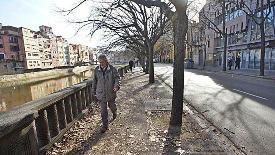 El passeig Canalejas en l&#039;actualitat, al costat del riu Onyar.