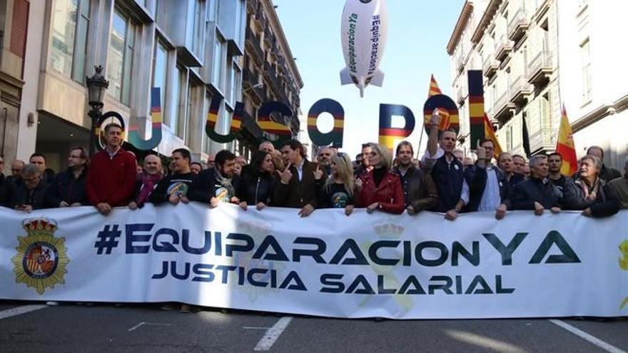 Policías y guardias civiles trasladan a Interior el &quot;sí&quot; al acuerdo de equiparación