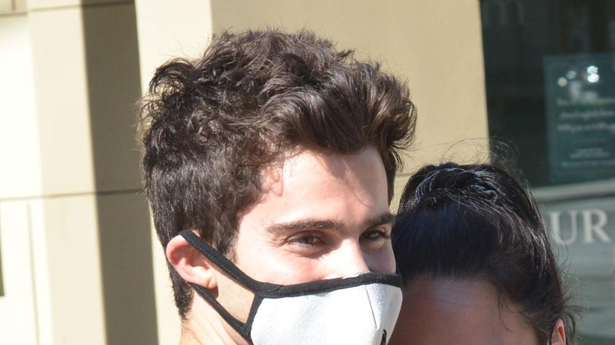 Max Ehrich se enteró por la prensa de su ruptura con Demi Lovato