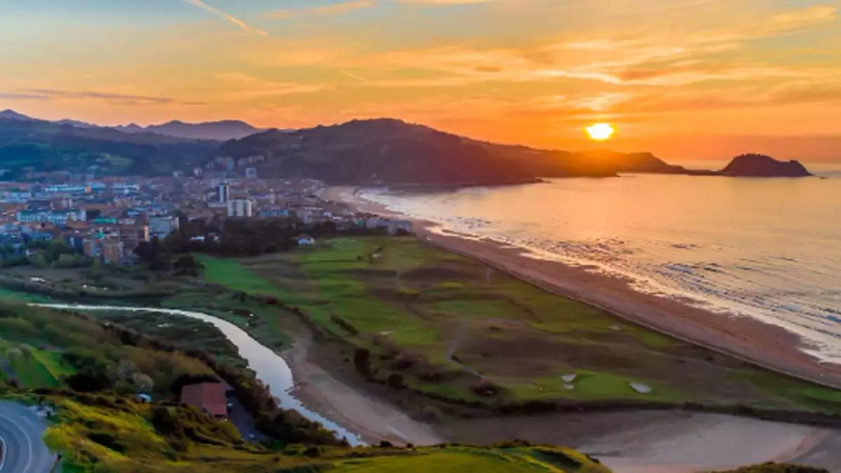 ¿Cuáles son las 10 mejores playas para hacer surf en España?