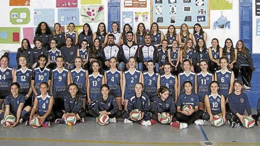 Jugadors de l&#039;Urbia Volei Palma visiten els alumnes del Sagrat Cor