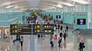 Turistas tinerfeños del Imserso denuncian una agresión en el aeropuerto de Barcelona C. A. C.