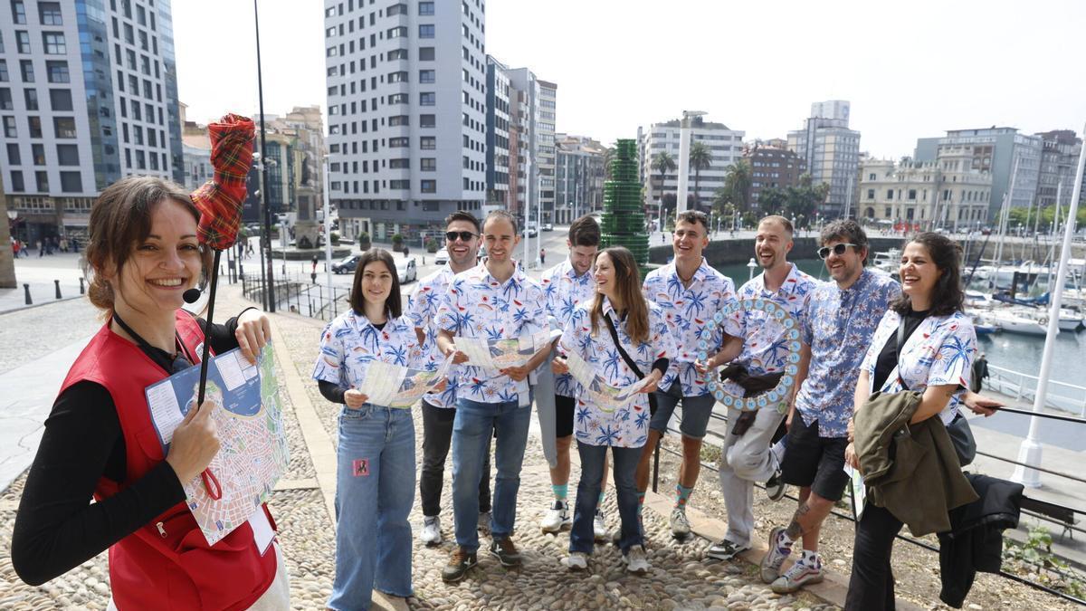VÍDEO: Las despedidas de soltero florecen en Gijón en el puente de mayo