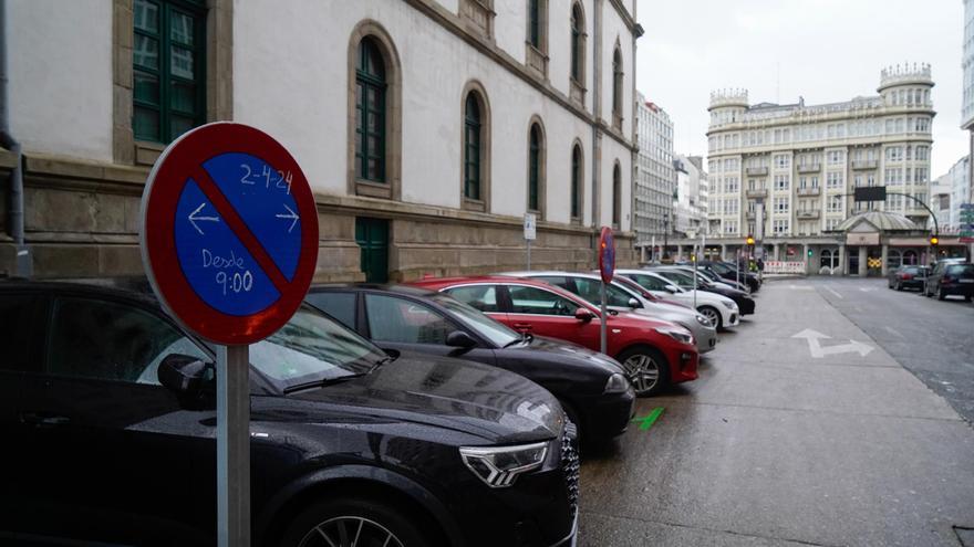 El Concello prohibe aparcar a partir del martes en Modesta Goicouría en previsión de que pase el bus en dos sentidos