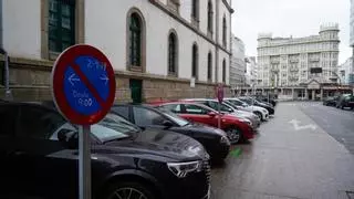 El Concello de A Coruña prohíbe aparcar a partir del martes en Modesta Goicouría en previsión de que pase el bus en dos sentidos