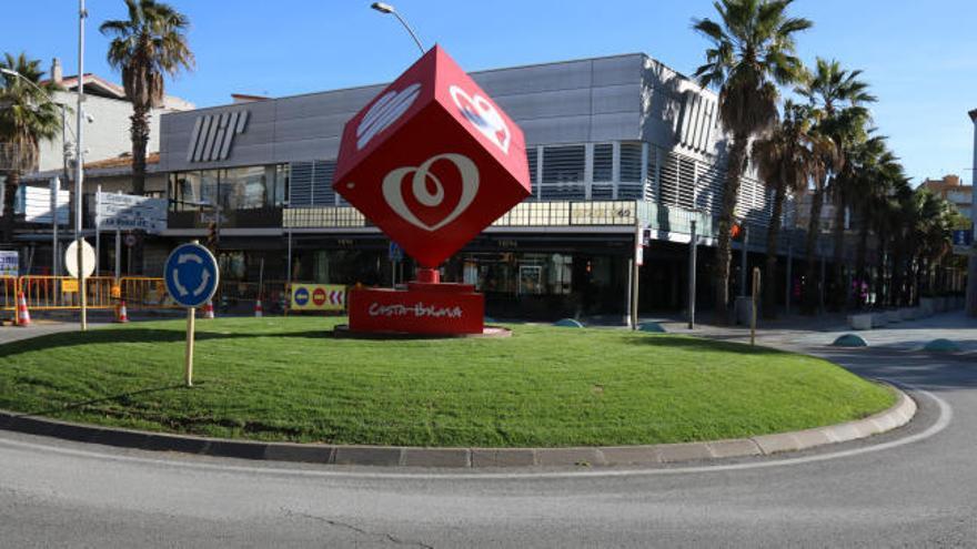 Als comerços de Platja d'Aro no els surt a compte obrir