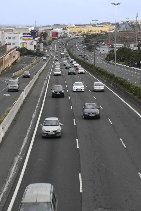 21-04-19 GRAN CANARIA.  AUTOPISTA GC-1. TELDE. Fotos de coches en la autopista. Colas en la autovía de la gente de regreso a casa del sur. Fotos: Juan Castro.  | 21/04/2019 | Fotógrafo: Juan Carlos Castro