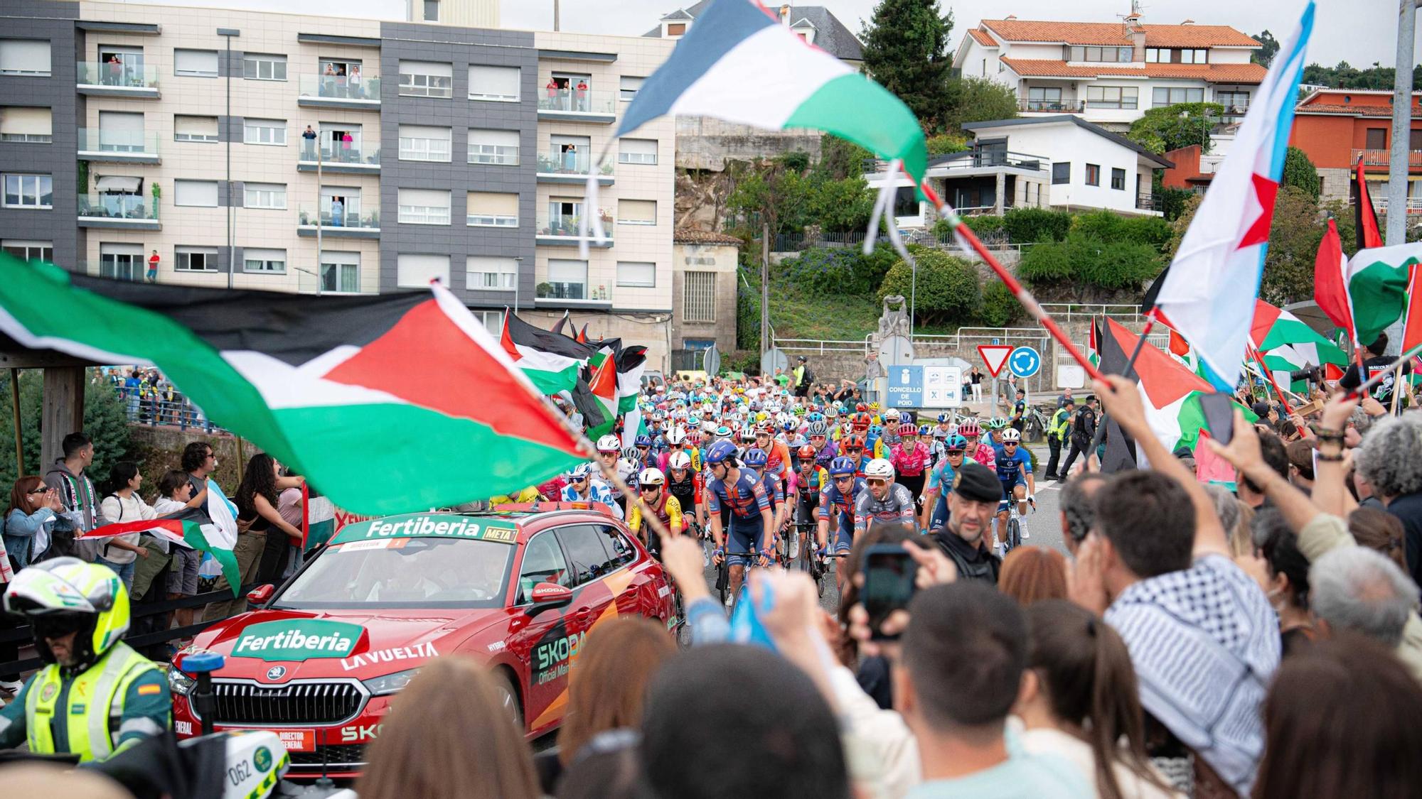 Concentraciones contra el equipo de Israel por el genocidio en Gaza durante el paso de La Vuelta por Pontevedra