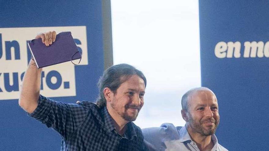 Pablo Iglesias junto a Luis Villares durante un mitin. // J. Roller