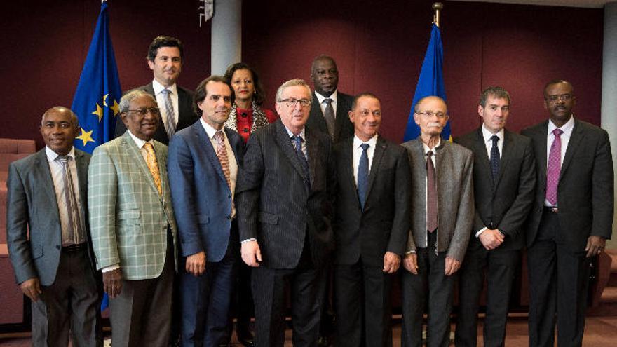 Reunión de los presidentes de las regiones ultraperiféricas, entre ellos Fernando Clavijo, con Jean-Claude Juncker, ayer en Bruselas.
