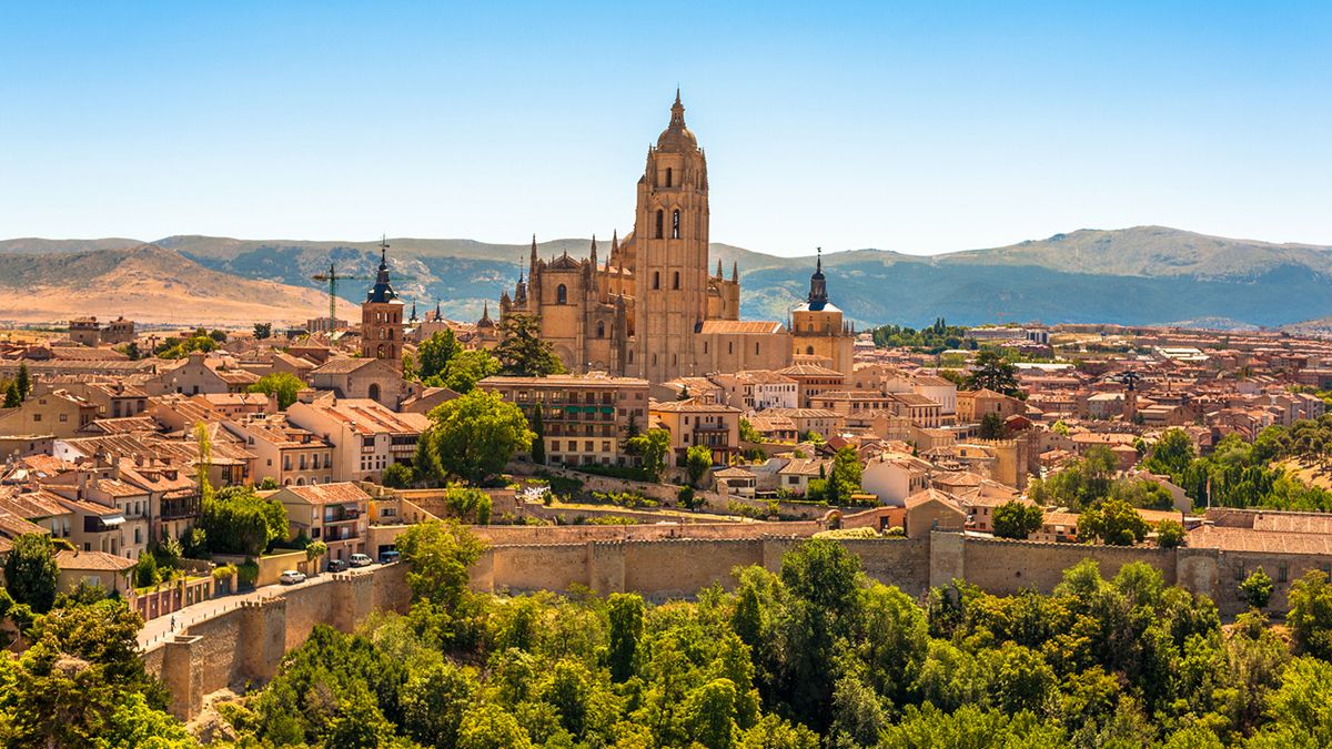 Panorámica de Segovia y su Catedral, uno de los paisajes urbanos más reconocibles de España.
