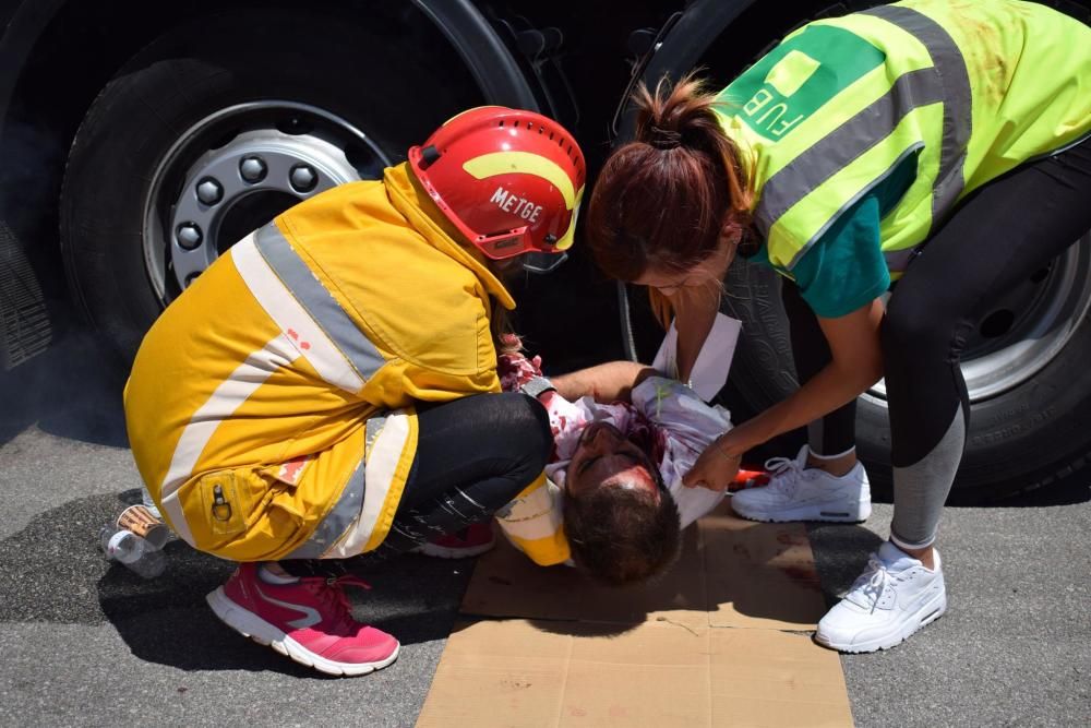 Simulacre d'atemptat amb atropellament a la FUB