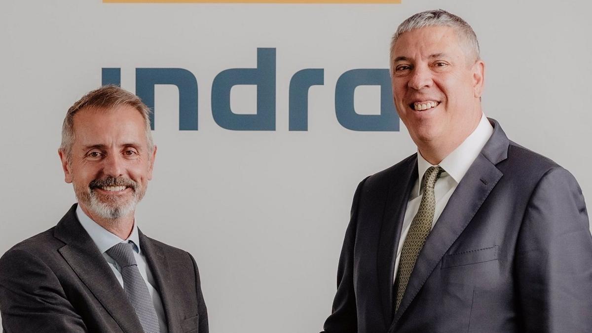 Marc Murtra, expresidente de Indra y actualmente de Telefónica, junto a José Vicente de los Mozos, nuevo consejero delegado del grupo.