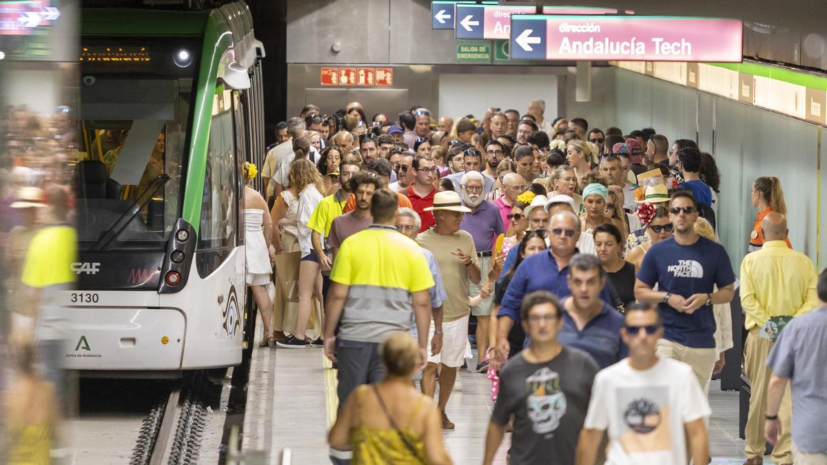 El metro de Málaga durante la recién terminada Feria.