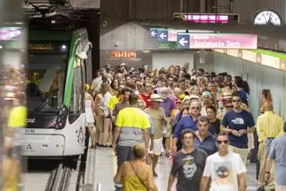 El metro triplica su demanda con más de 330.000 viajeros