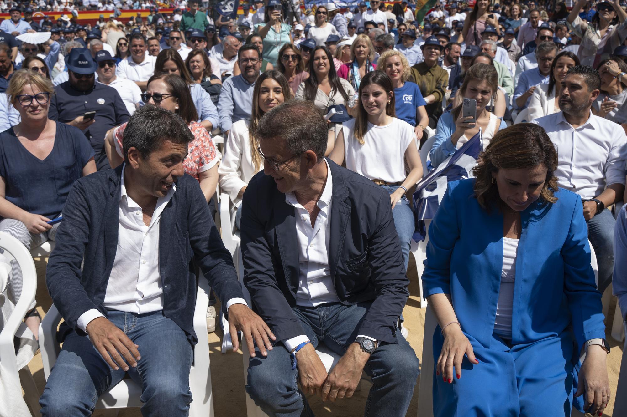 La plaza de toros de Valencia se ha llenado con 12.000 personas para asistir al acto central de campaña del PP