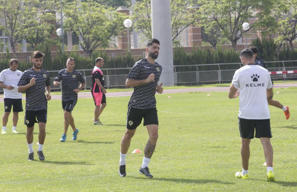 Primer entrenamiento del goleador Carlos Martínez