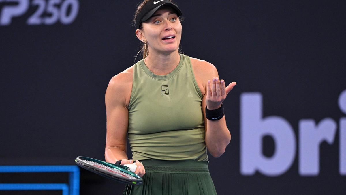 Paula Badosa, durante su derrota ante Elena Rybakina en Brisbane.