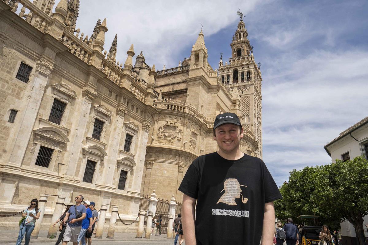 Blue Jeans, escritor que acaba de publicar 'Una influencer muerta en París', de visita en Sevilla