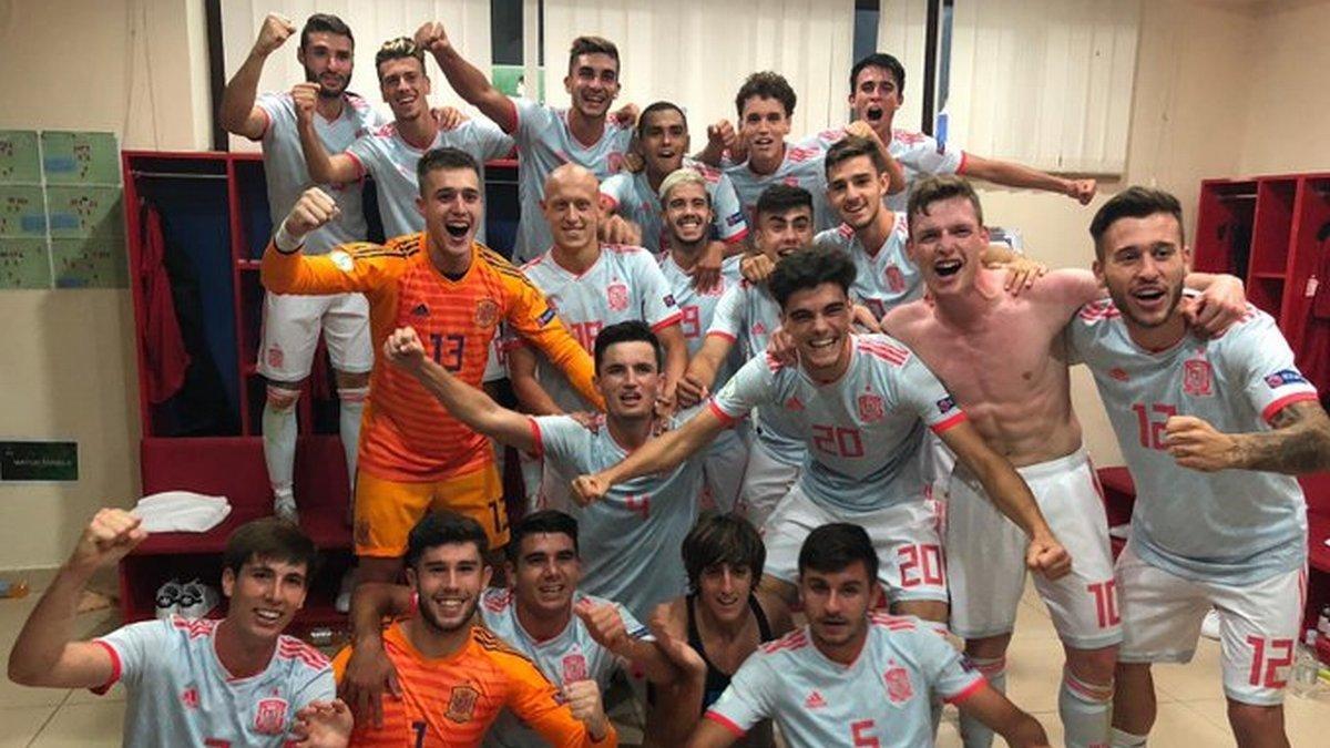 La sub19 celebra el pase a semifinales.