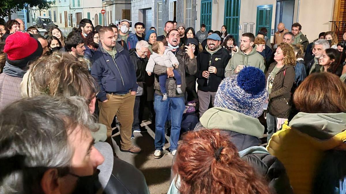 Los glosadores catalanes en el concierto de la mañana de ayer en Sa Font. | X.AGUILÓ