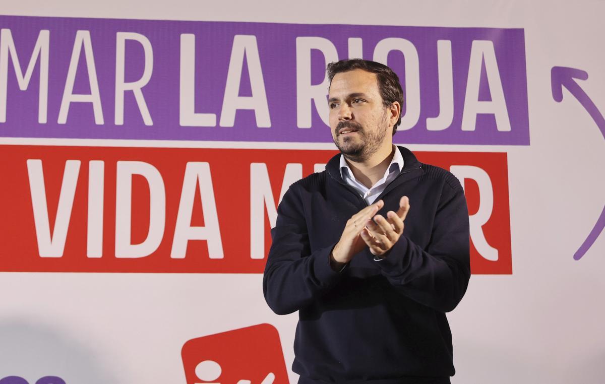 El coordinador federal de IU y ministro de Consumo, Alberto Garzón, en Logroño en un acto electoral de Podemos-IU, en el segundo día de campaña, con el lema &quot;Transformar La Rioja para una vida mejor&quot;.-EFE/Raquel Manzanares