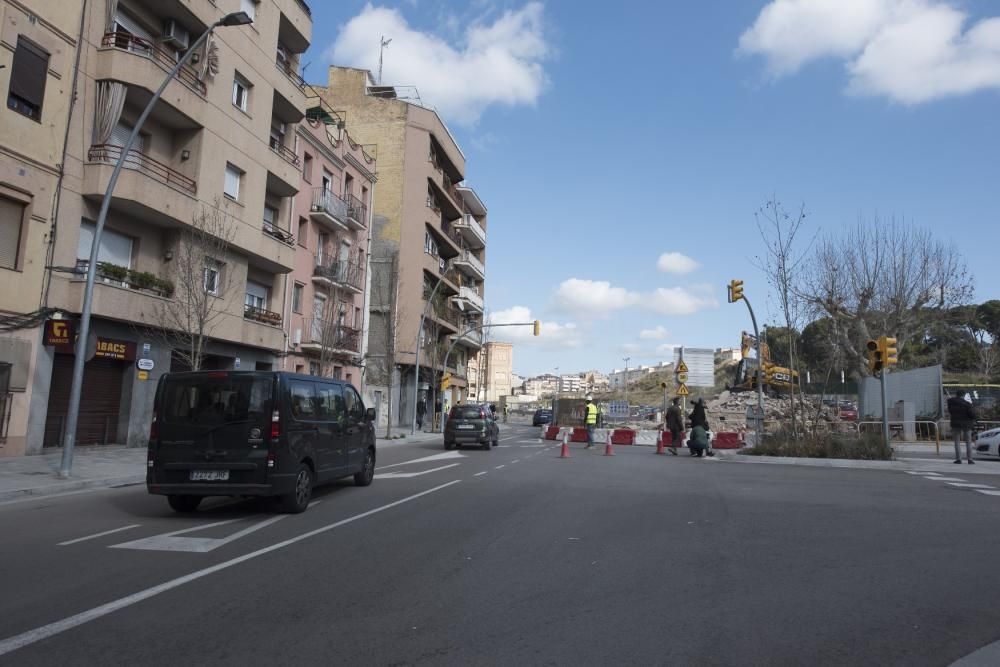 Adeu a l'estació elèctrica que encotillava les obres de la Fàbrica Nova