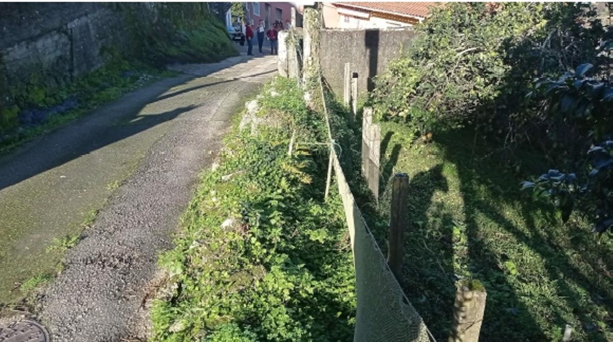 Uno de los tramos del camino de A Torre donde se prevé ensanchar el vial.