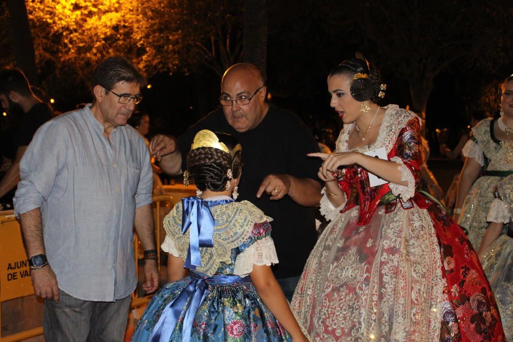 Las últimas instrucciones antes de comenzar el desfile.