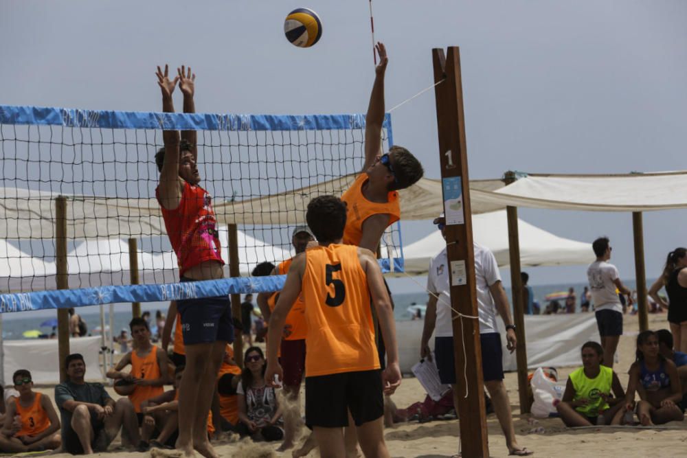 Las playas de València se llenan el primer fin de semana del verano