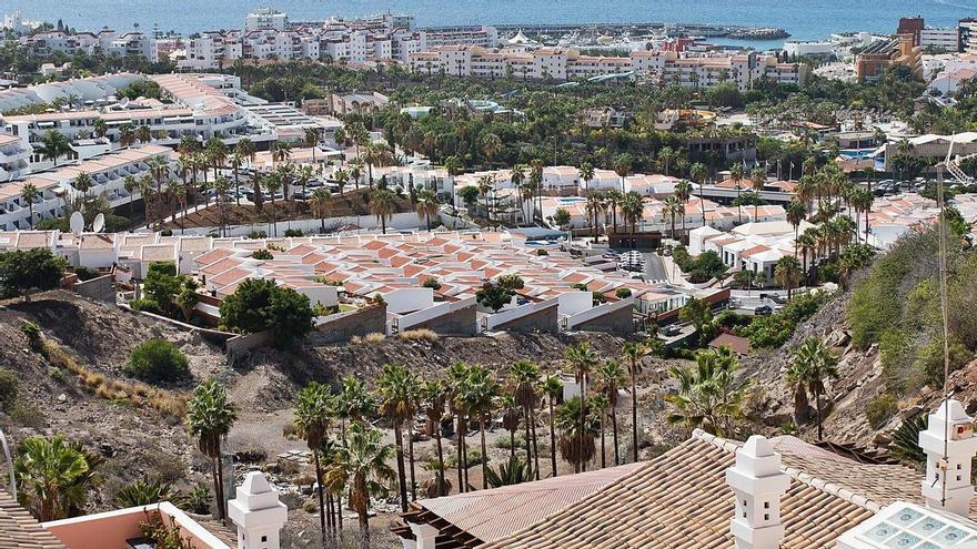 Canarias dicta las primeras sanciones por residir en apartamentos turísticos