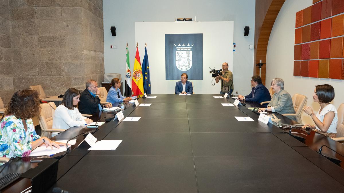 Último Consejo de Gobierno del Ejecutivo de Guillermo Fernández Vara, en Mérida.