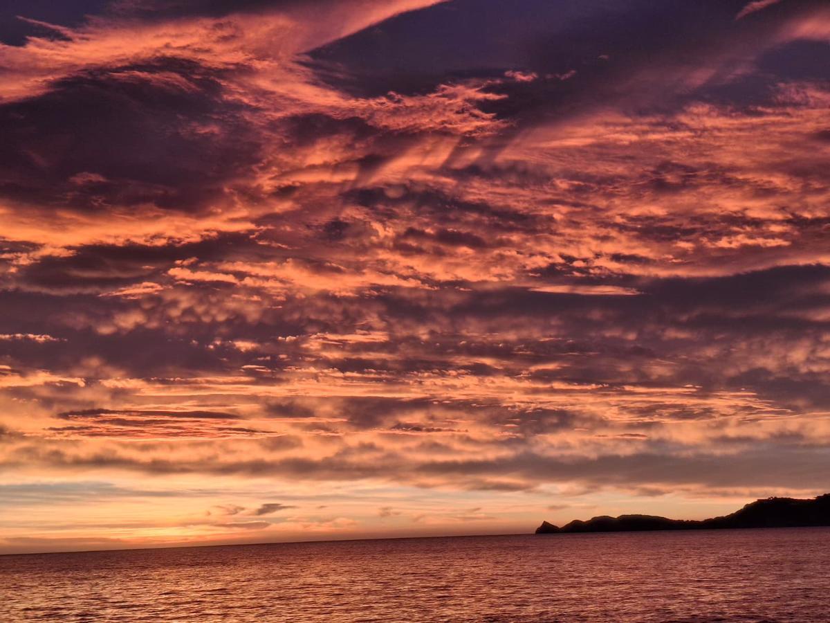 ¡Oh, cielos! Encandilados con el candilazo en Xàbia (imágenes)