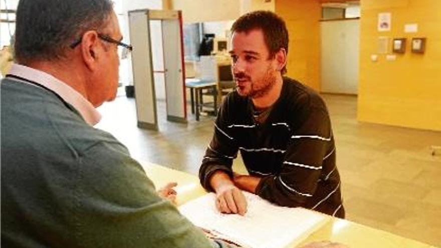 El regidor per la CUP Lluc Salellas, en el Jutjat Provincial de Girona.