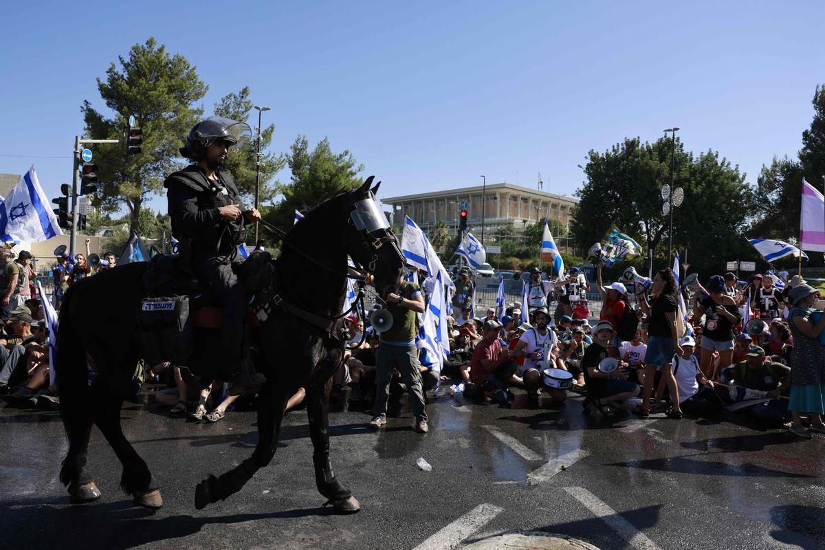 Las protestas masivas continúan en Israel por la reforma judicial