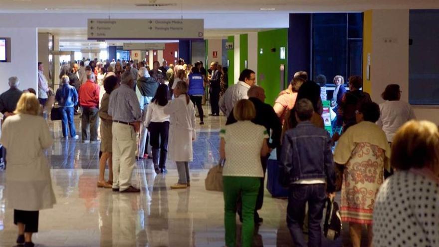 Área de consultas externas del Hospital Central de Asturias (HUCA).