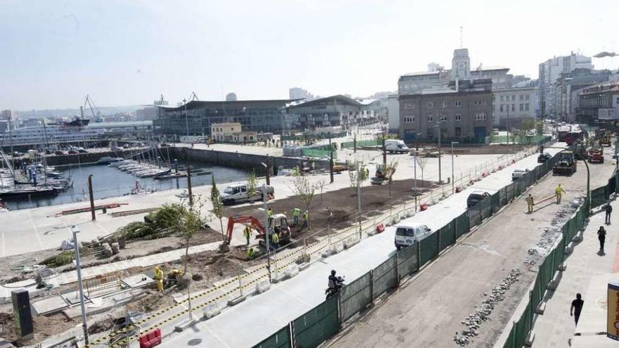 Obras de urbanización de la Marina, antes de su inauguración.