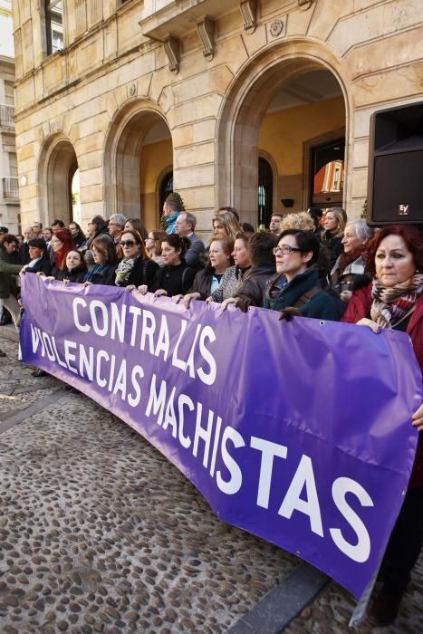 Concentración de condena contra la violencia de género tras el asesinato de Silvia Hernández Alvarez
