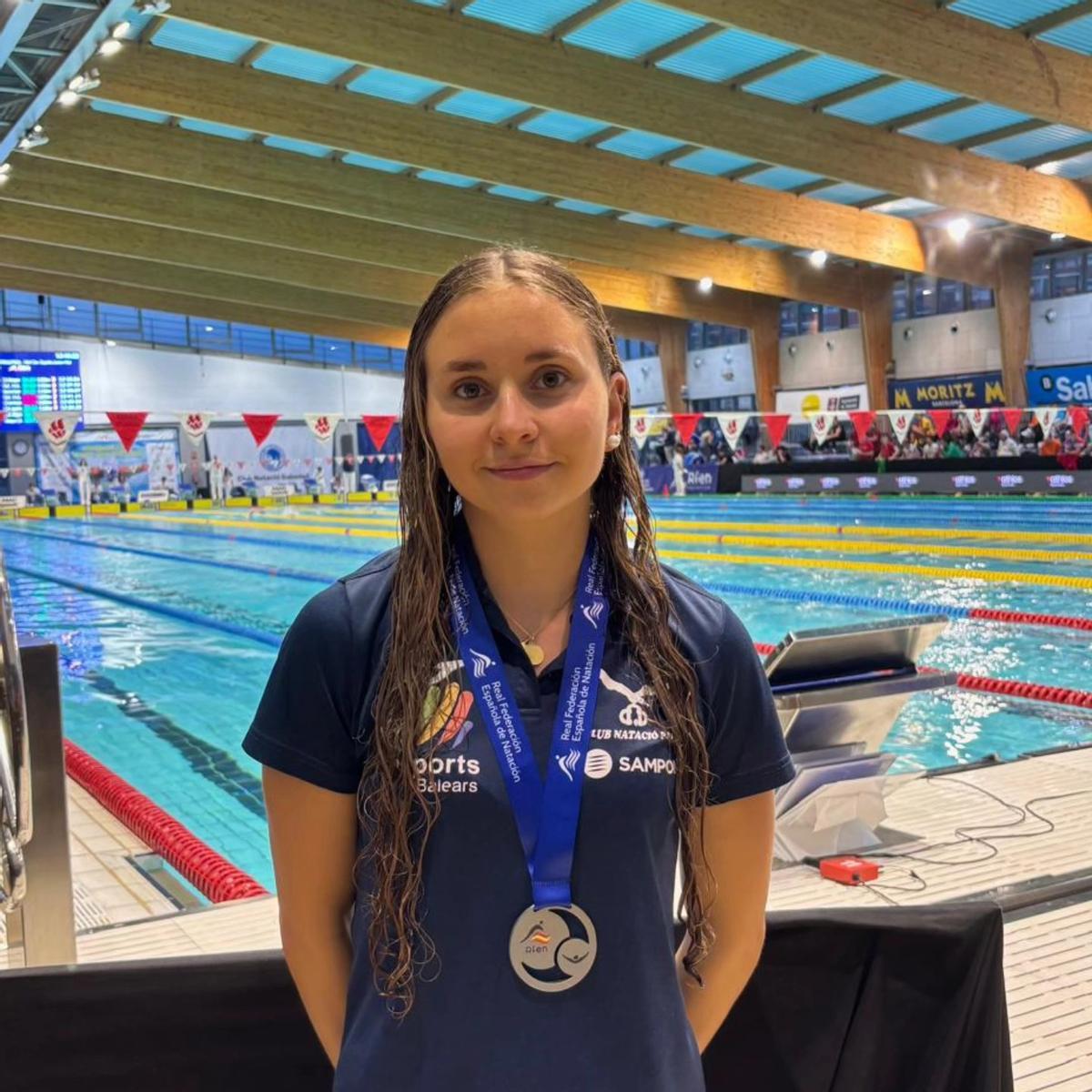 Beth Abad, del CN Palma, fue plata en la categoría junior de los 400 estilos