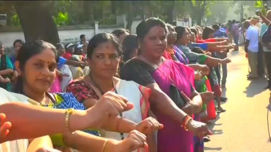 Cuatro millones de mujeres forman un muro humano por la igualdad en la India