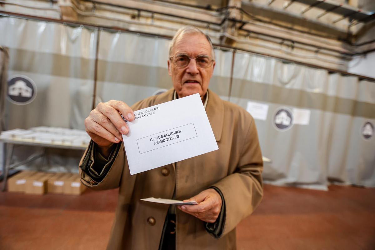 Jornada electoral en el mercado de Galvany de Barcelona