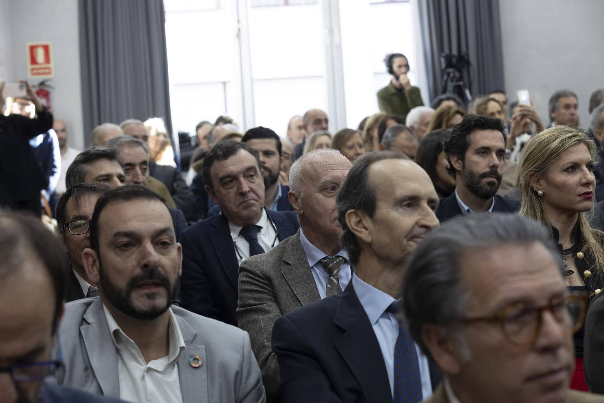 En imágenes: Obdulia Fernández recoge la Medalla de Oro de la Cámara de Oviedo