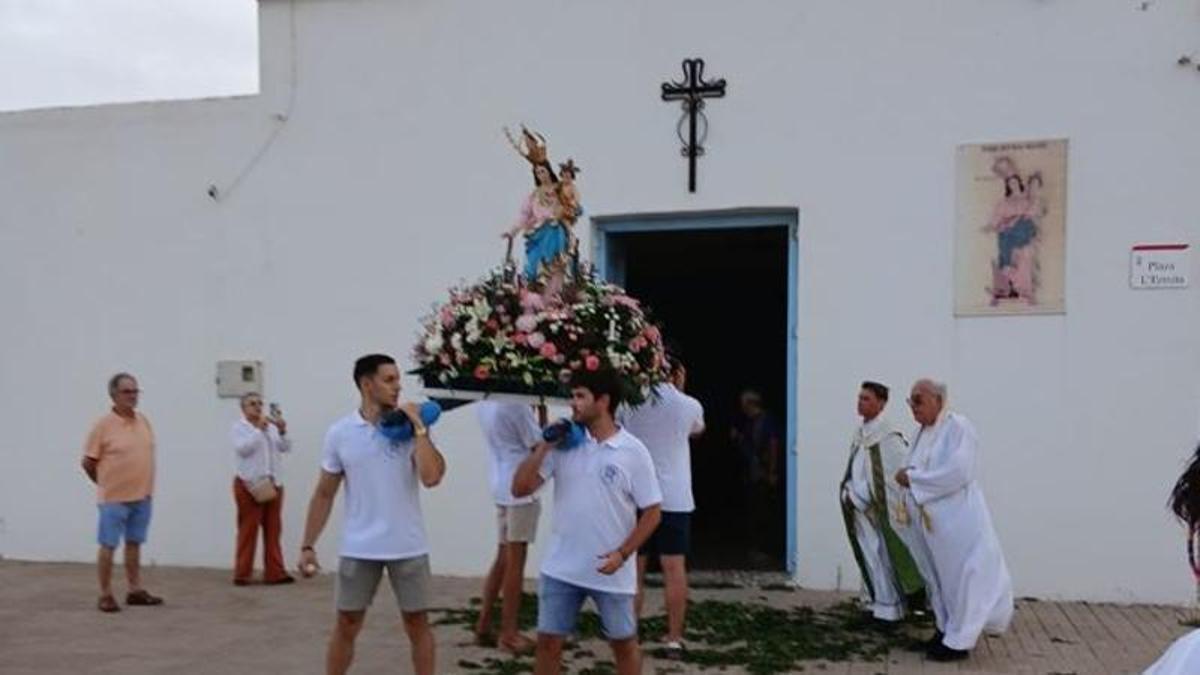 La Virgen, al salir en procesión.