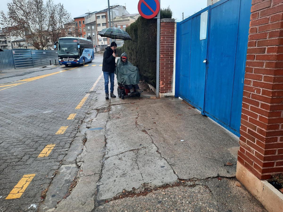 Aquest és l'aspecte de la vorera més pròxima a Ferrocarrils