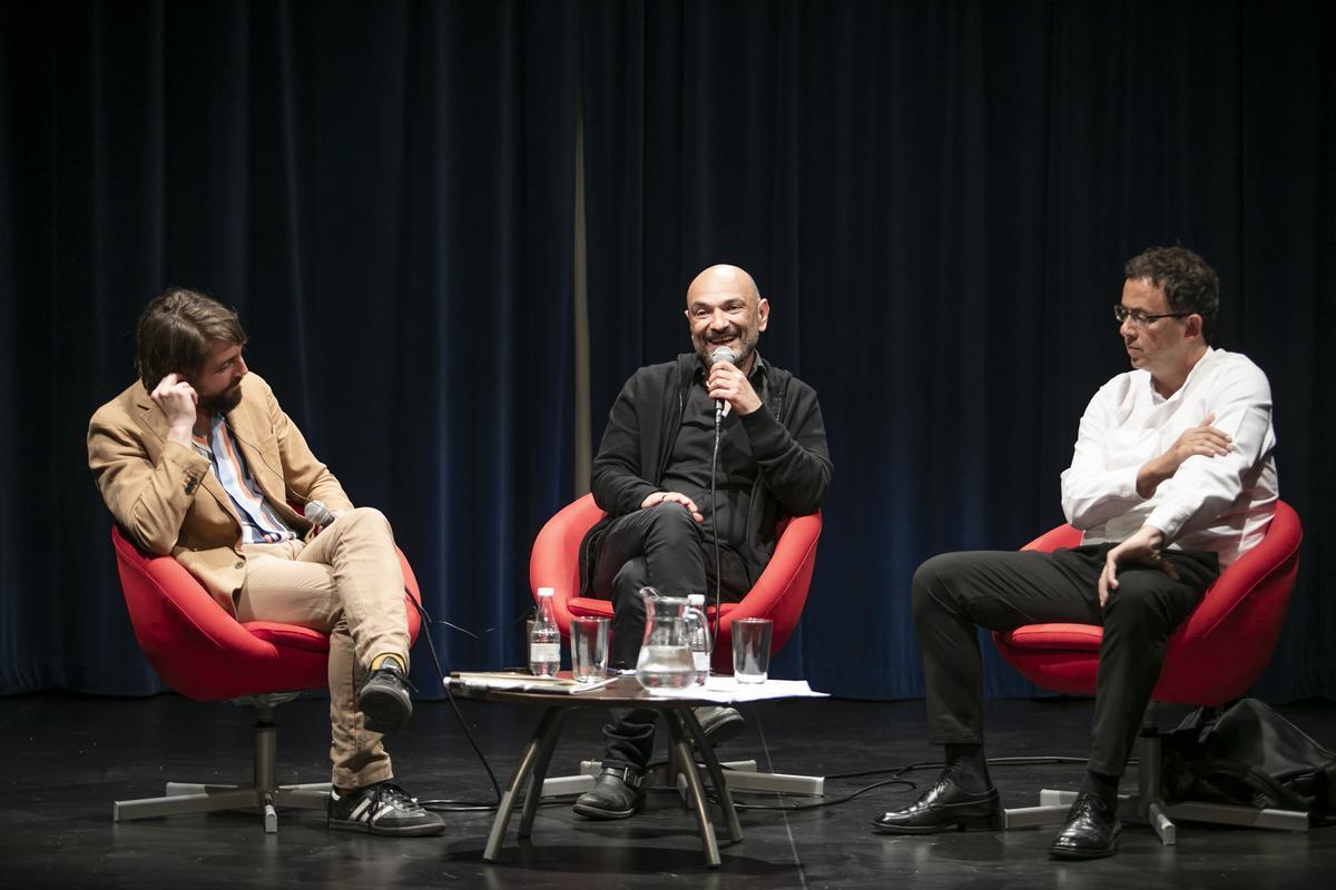 Juan Soto Ivars, Richard Malka y Leopoldo Kulesz, durante la charla.