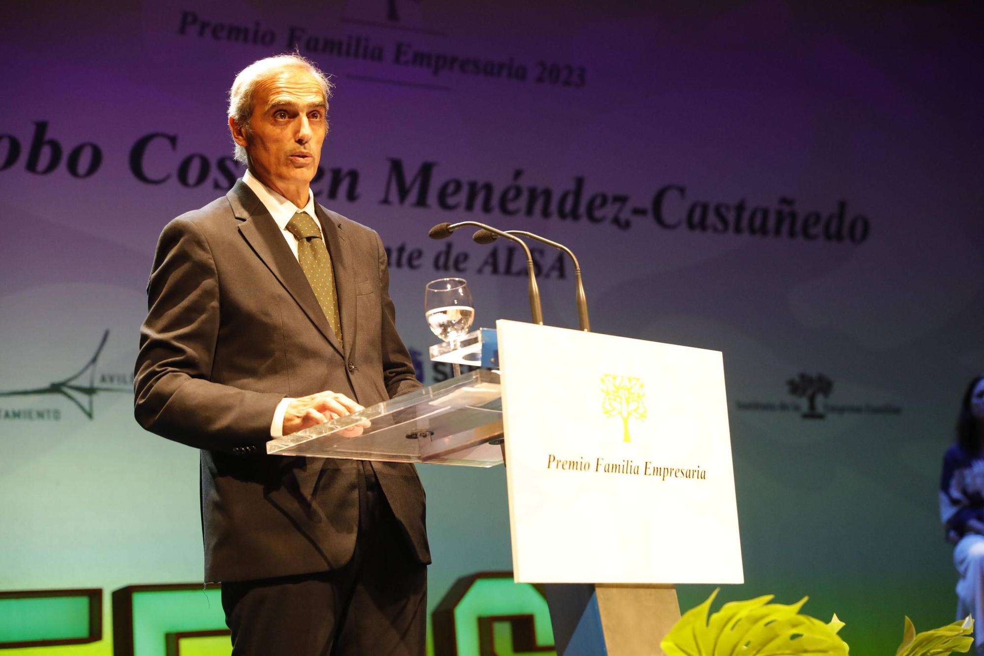 Entrega del premio "Familia Empresaria" a la familia Cosmen Menéndez-Castañedo