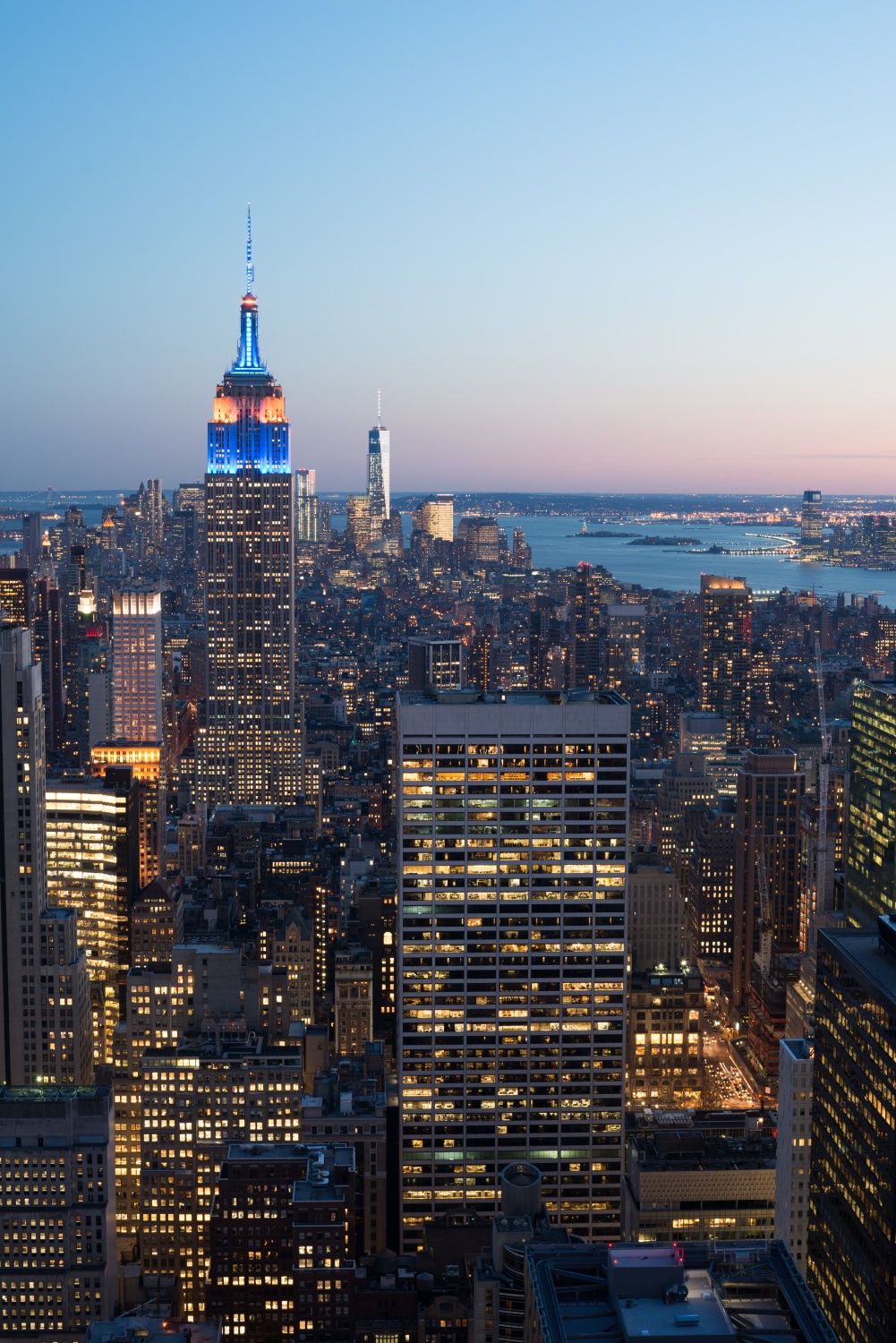El Empire State y el Midtown visto desde el mirador del tejado del Rockefeller Center. Manhattan.